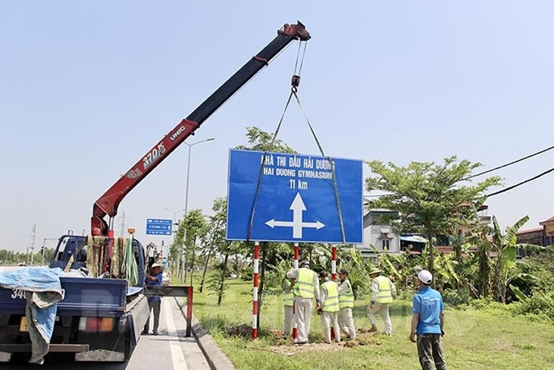 Thi công lắp đặt biển báo giao thông đường phố Vinh